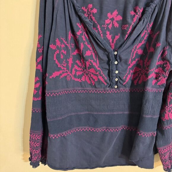 Free People Navy and Burgundy Embroidered Peasant Top size L Boho Casual - Picture 10 of 14